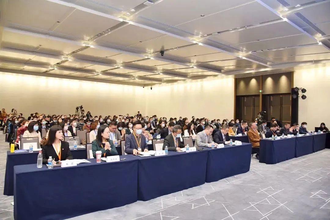 关注官方社交媒体或用户论坛发布的下载信息，让你的软件世界更安全、更便捷